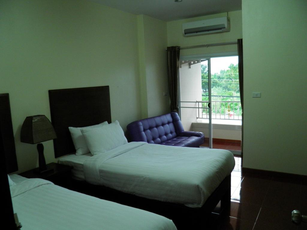 Ruen Narisra Resort Sukhothai Pokoj fotografie